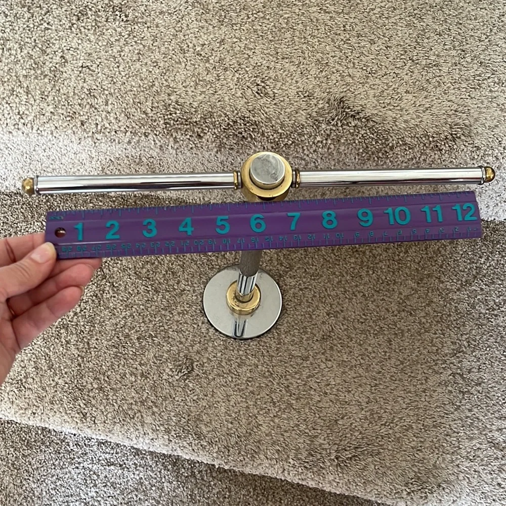 Hand towel holder